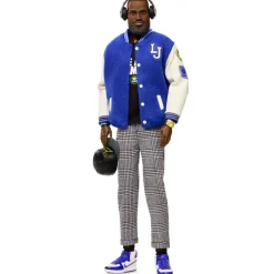 Barbie Signature Muñeco Kenbassador Coleccionable de Lebron James con Conjunto de Chaqueta Universitaria y Accesorios> Fan Zone|Muñecas