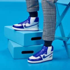 Barbie Signature Muñeco Kenbassador Coleccionable de Lebron James con Conjunto de Chaqueta Universitaria y Accesorios><noscript><img width=