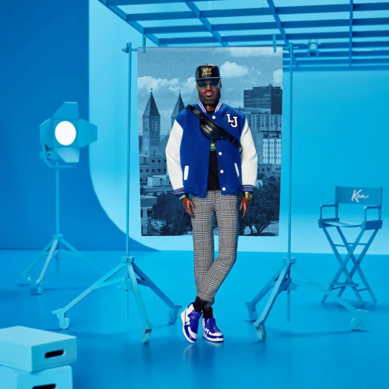 Barbie Signature Muñeco Kenbassador Coleccionable de Lebron James con Conjunto de Chaqueta Universitaria y Accesorios> Fan Zone|Muñecas