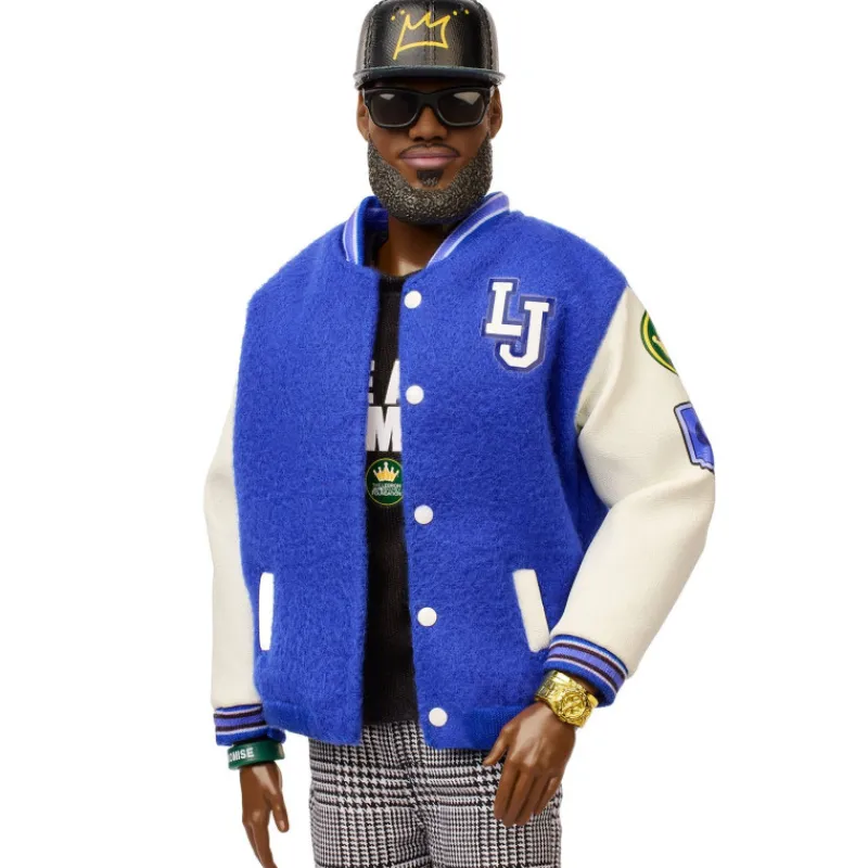 Barbie Signature Muñeco Kenbassador Coleccionable de Lebron James con Conjunto de Chaqueta Universitaria y Accesorios> Fan Zone|Muñecas
